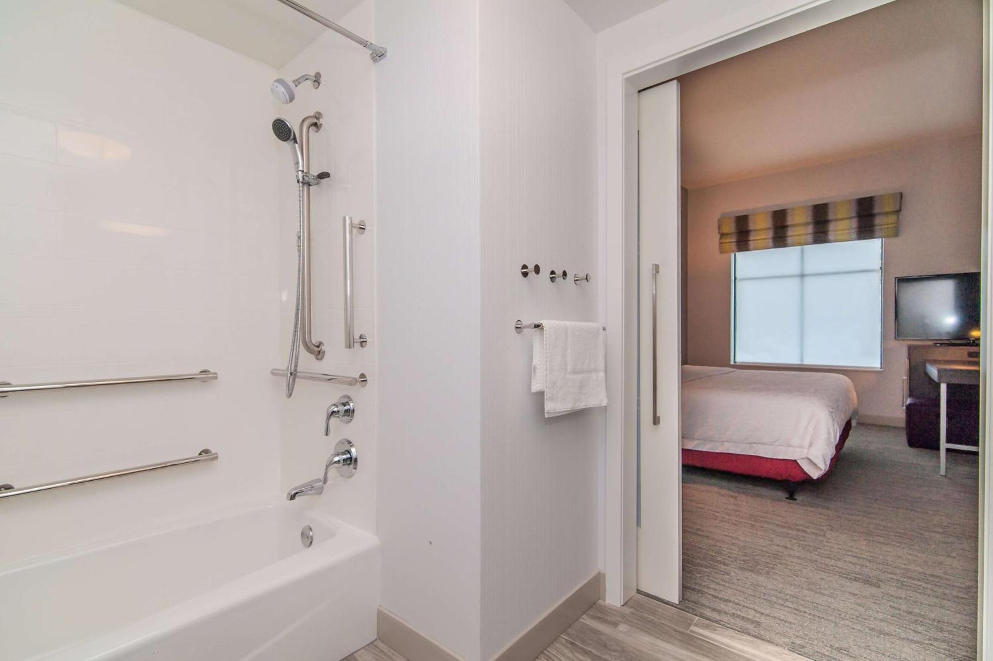 Hampton Inn Norwich Ngoại thất bức ảnh