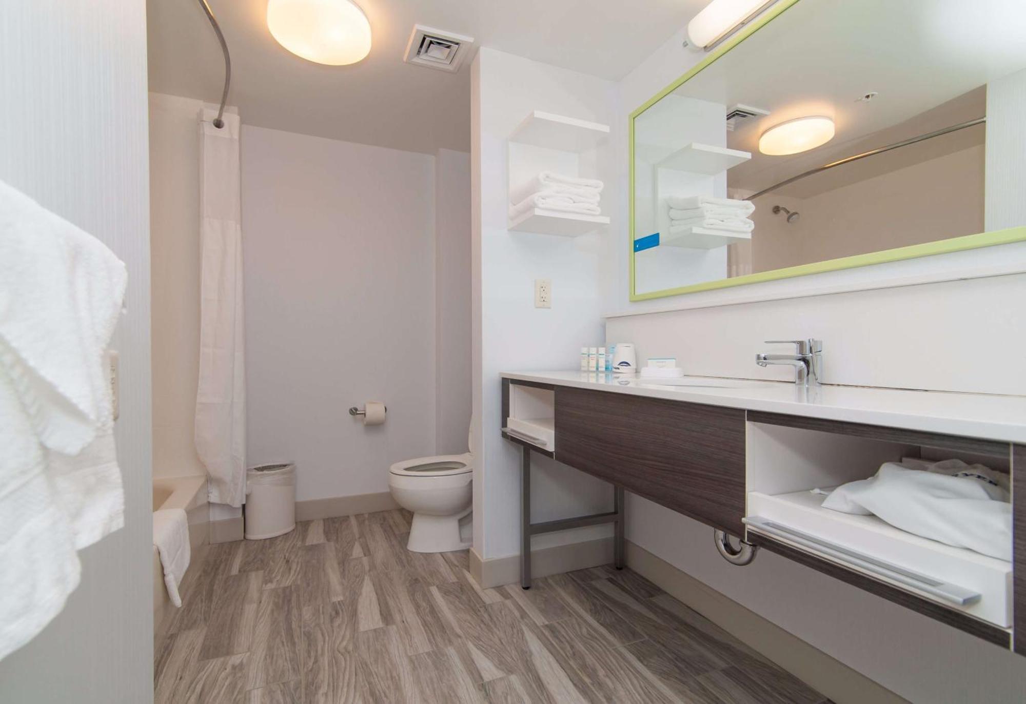 Hampton Inn Norwich Ngoại thất bức ảnh