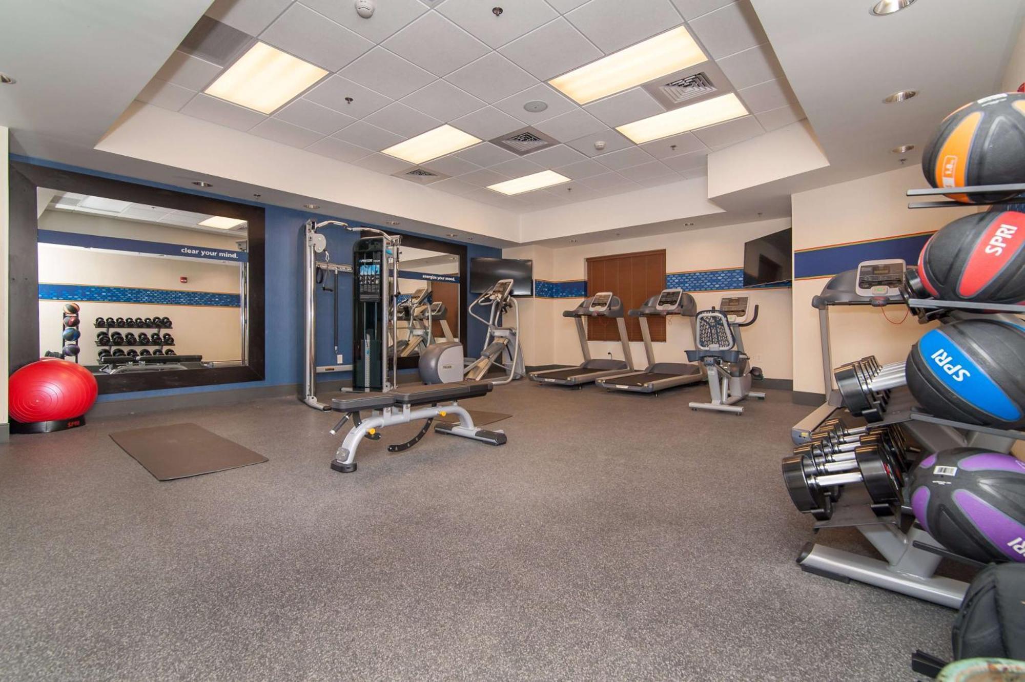 Hampton Inn Norwich Ngoại thất bức ảnh